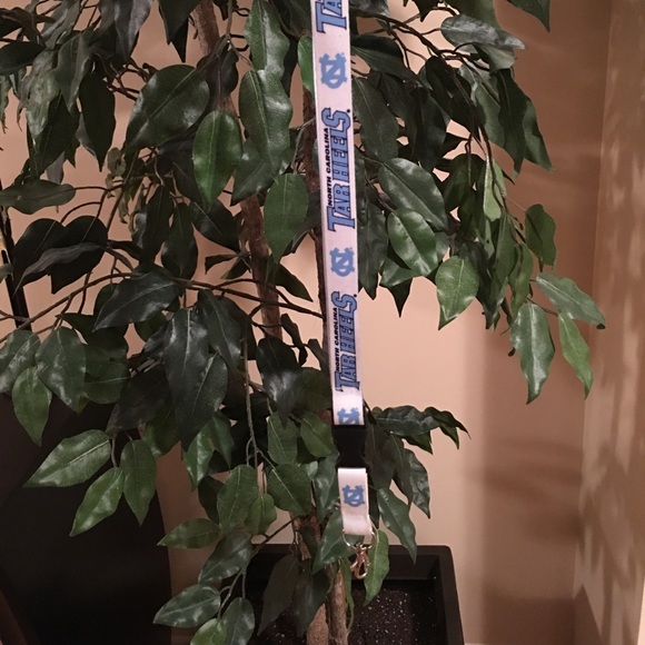 UNC CHAPEL HILL Lanyard - Picture 2 of 2